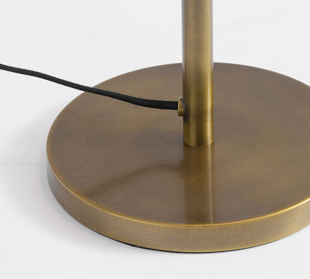 Lámpara de pie articulada Rowan: diseño de hierro ajustable para iluminación de tareas