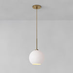 Cargar imagen en el visor de la Galería, Lámpara colgante Selvion con forma de globo escultural: moderna lámpara colgante de cristal con un diseño elegante.
