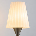Cargar imagen en el visor de la Galería, Close view of pleated glass shade