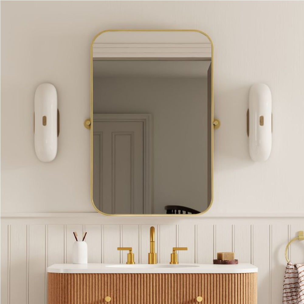 Ferosa Elegante Wandleuchte in Boot-Form – Messing-Finish mit Milchglas Lineardesign