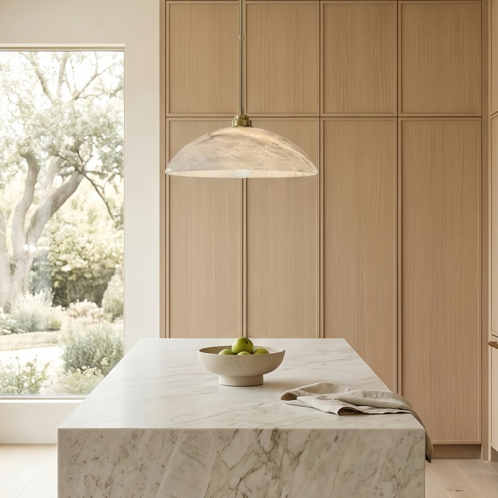 Suspension Dôme Élégante en Albâtre Alariv - Éclairage Moderne en Pierre pour Salle à Manger ou Salon