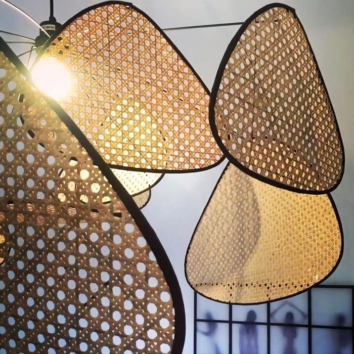 Lámpara colgante de ratán tejido moderno Rivana – Lámpara colgante de metal y bambú para cocinas y salones N41