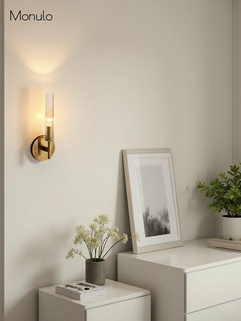 Aplique de pared de tubo de vidrio Bravira - Iluminación clásica de tubo de latón acanalado
