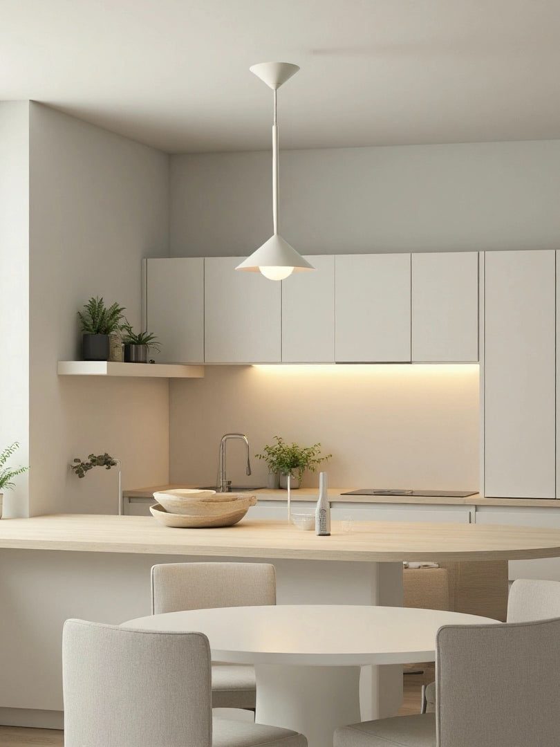 Lámpara colgante cónica de metal Brivana: diseño minimalista moderno para comedores