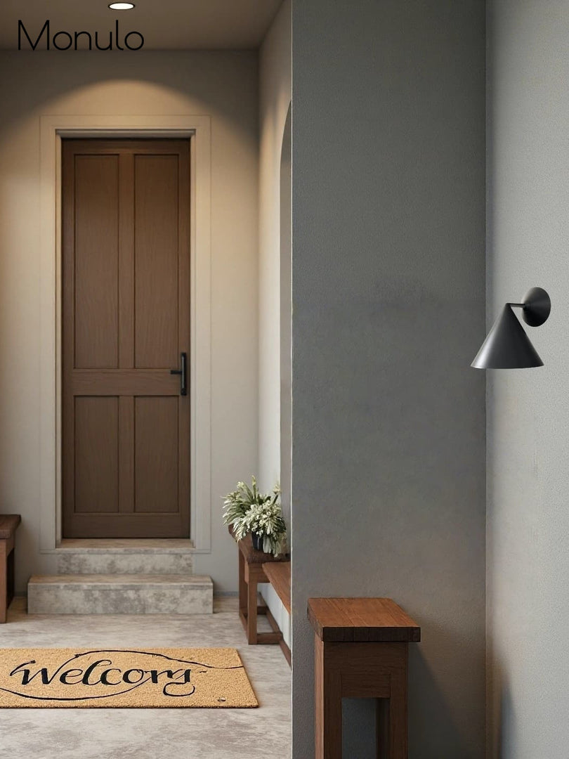 Aplique de pared cónico de metal Brivana: aplique de pared moderno para exteriores con pantalla cónica
