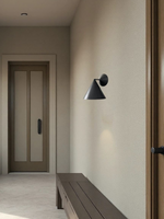 Cargar imagen en el visor de la Galería, Aplique de pared cónico de metal Brivana: aplique de pared moderno para exteriores con pantalla cónica
