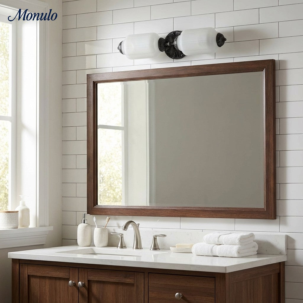 Aplique de pared Eloise vintage de vidrio lechoso festoneado: iluminación de acento moderna para baño y dormitorio