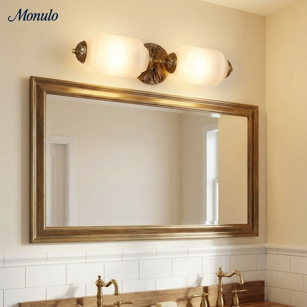 Aplique de pared Eloise vintage de vidrio lechoso festoneado: iluminación de acento moderna para baño y dormitorio