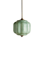 Bild in der Galerieansicht laden, Amerikanisches Vintage Cream Glass Shade Shaped Eloise Kronleuchter
