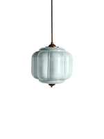Bild in der Galerieansicht laden, Amerikanisches Vintage Cream Glass Shade Shaped Eloise Kronleuchter
