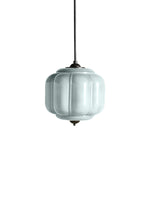 Bild in der Galerieansicht laden, Amerikanisches Vintage Cream Glass Shade Shaped Eloise Kronleuchter

