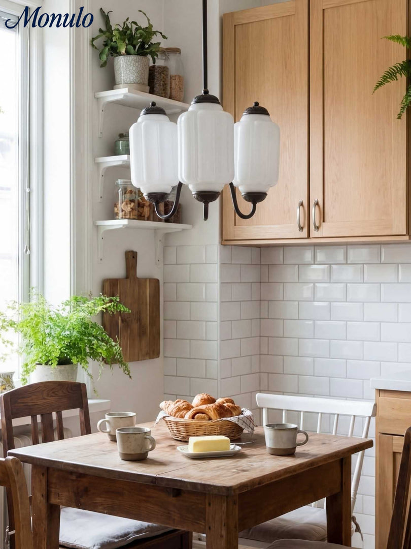 Lustre Eloise – Lustre en verre laiteux au fini vintage