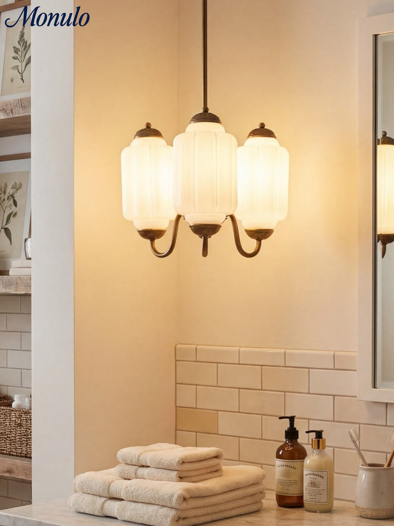 Lustre Eloise – Lustre en verre laiteux au fini vintage