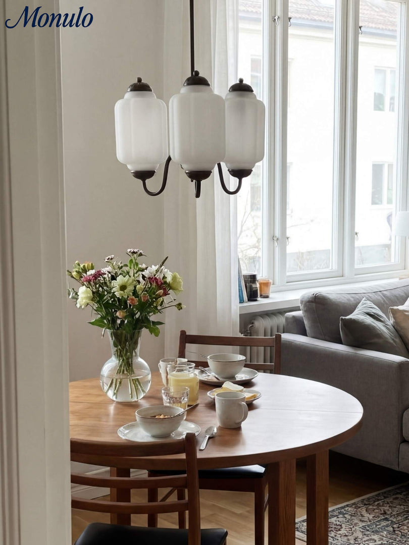 Lustre Eloise – Lustre en verre laiteux au fini vintage