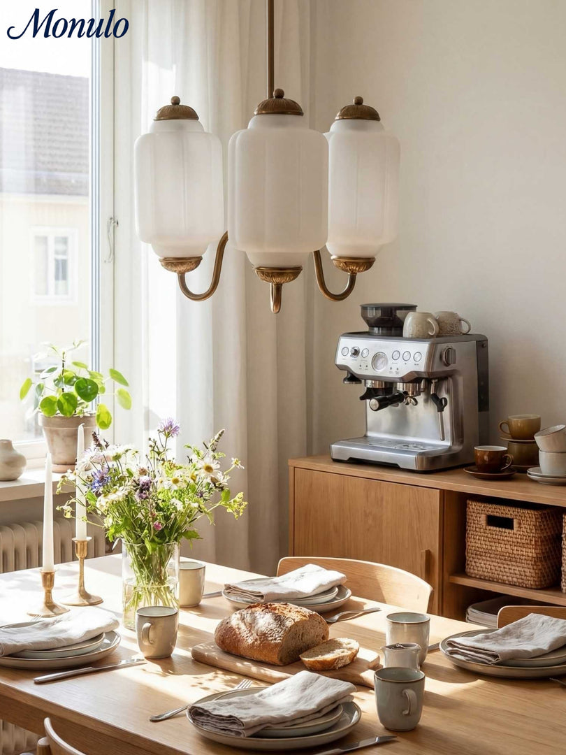 Lustre Eloise – Lustre en verre laiteux au fini vintage