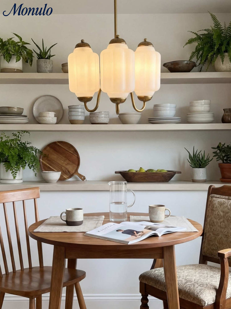 Lustre Eloise – Lustre en verre laiteux au fini vintage