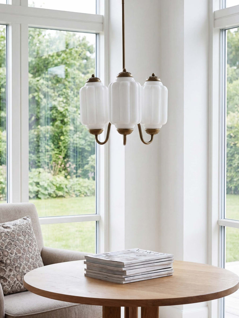 Lustre Eloise – Lustre en verre laiteux au fini vintage