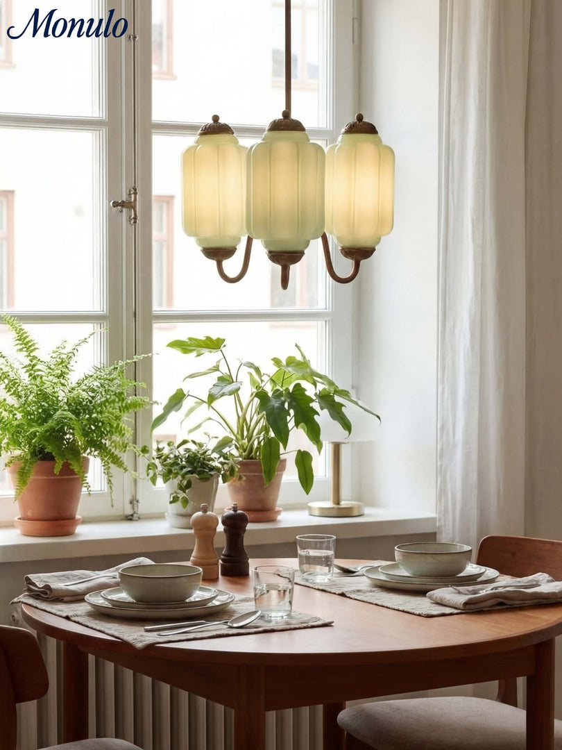 Lustre Eloise – Lustre en verre laiteux au fini vintage