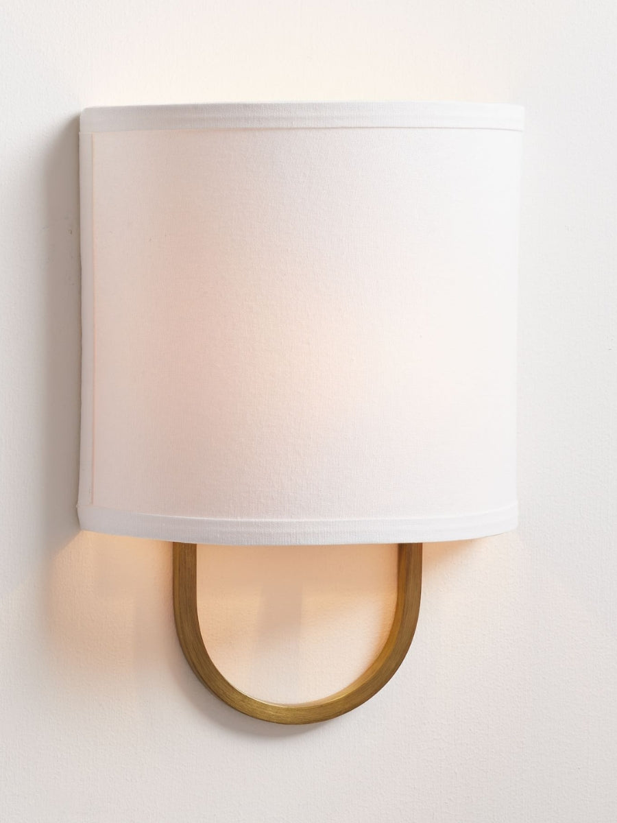 Lámpara de pared con pantalla de tela: aplique moderno para dormitorio con una iluminación acogedora 