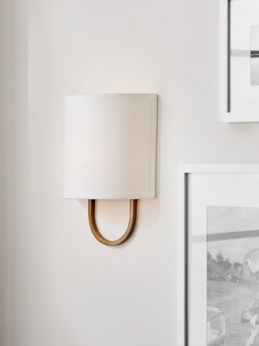 Lámpara de pared con pantalla de tela: aplique moderno para dormitorio con una iluminación acogedora 