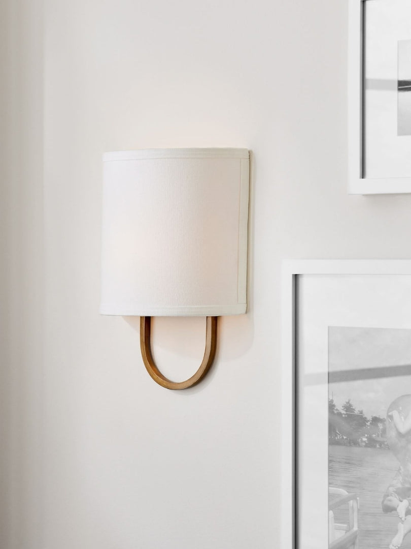 Lámpara de pared con pantalla de tela: aplique moderno para dormitorio con una iluminación acogedora 