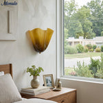 Bild in Gallery-Viewer laden, Bellina Elegante Florale Glas-Wandlampe – Moderne Messing-Wandlampe für Schlafzimmer &amp; Flur