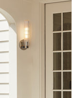 Cargar imagen en el visor de la Galería, Aplique de pared moderno Rivora de vidrio estriado para interiores y exteriores. Ideal para la decoración del hogar.
