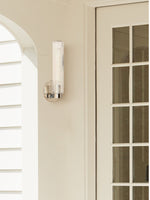 Cargar imagen en el visor de la Galería, Aplique de pared moderno Rivora de vidrio estriado para interiores y exteriores. Ideal para la decoración del hogar.
