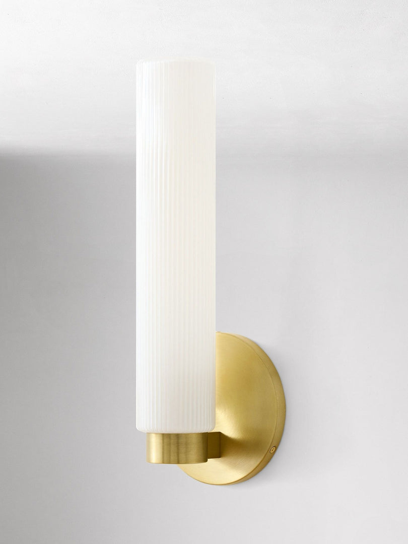 Aplique de pared moderno Rivora de vidrio estriado para interiores y exteriores. Ideal para la decoración del hogar.