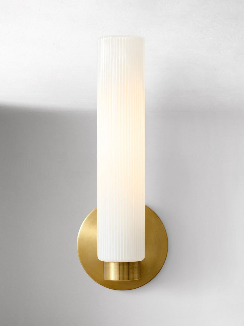 Aplique de pared moderno Rivora de vidrio estriado para interiores y exteriores. Ideal para la decoración del hogar.