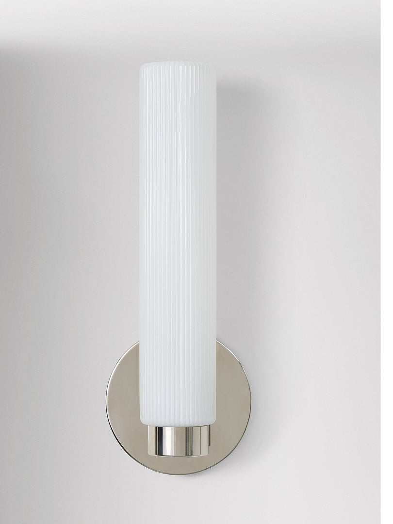 Aplique de pared moderno Rivora de vidrio estriado para interiores y exteriores. Ideal para la decoración del hogar.