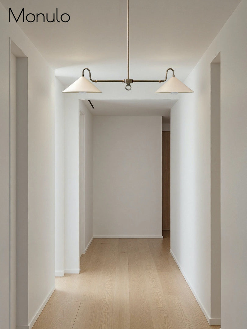 Minimalistische Pendelleuchte mit leichtem Stoffschirm