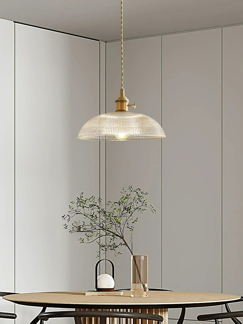 Suspension moderne à nervures - Design spiralé élégant