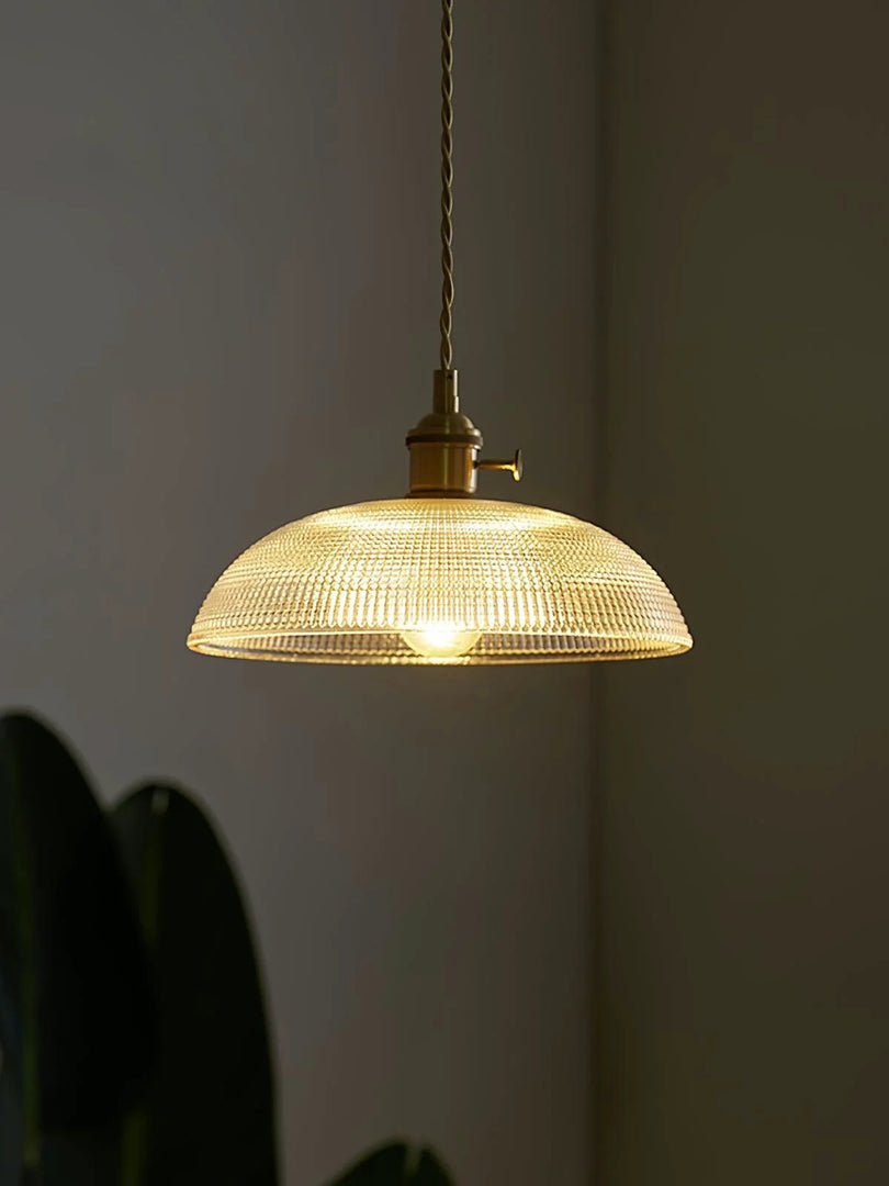 Suspension moderne à nervures - Design spiralé élégant