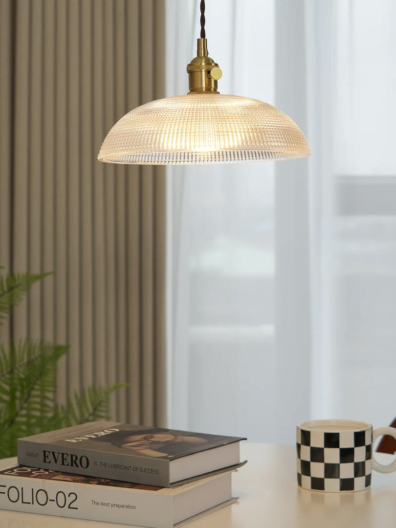 Suspension moderne à nervures - Design spiralé élégant