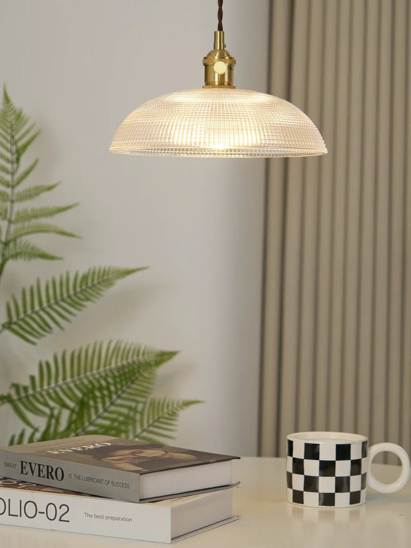 Suspension moderne à nervures - Design spiralé élégant