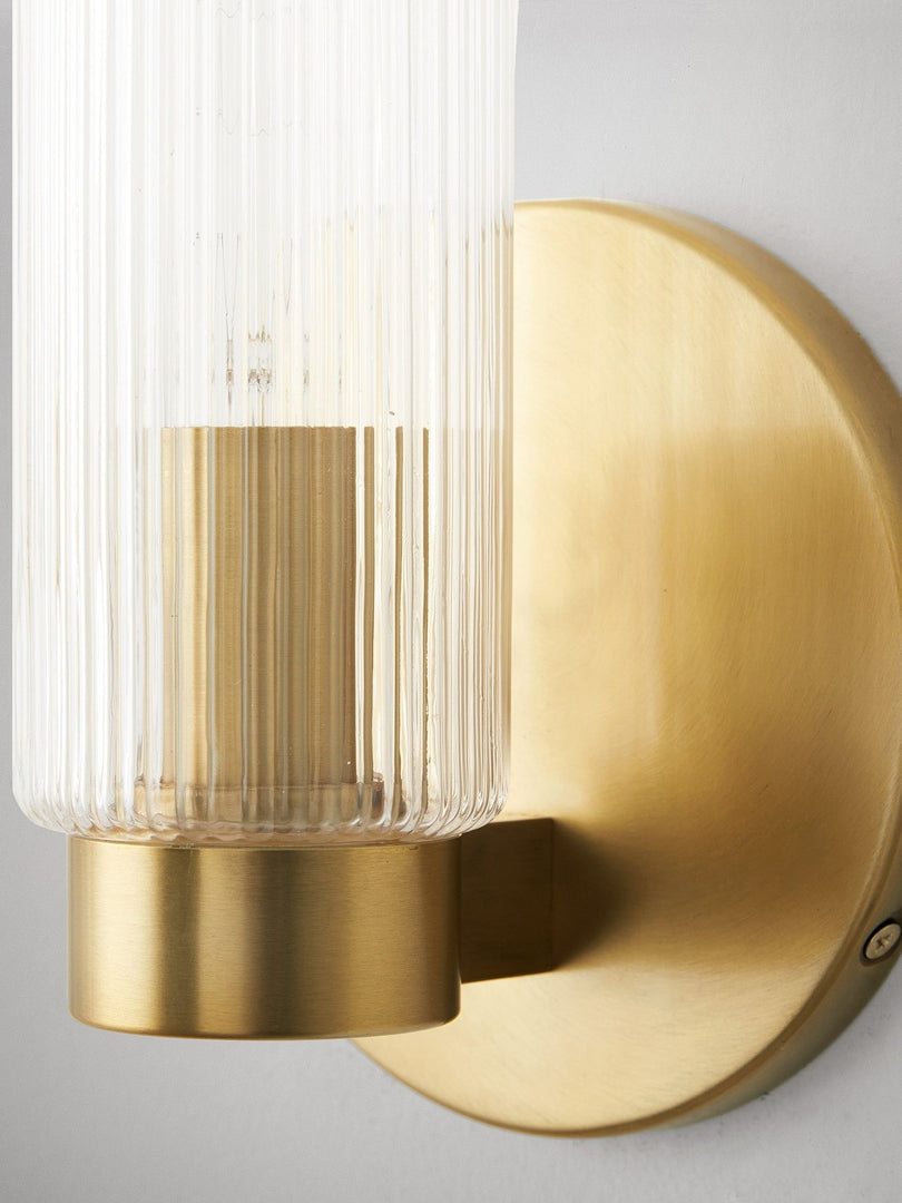 Aplique de pared moderno Rivora de vidrio estriado para interiores y exteriores. Ideal para la decoración del hogar.