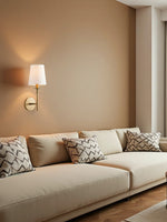 Cargar imagen en el visor de la Galería, Aplique de pared Rowan Classic Linen - Lámpara de latón con pantalla de tela
