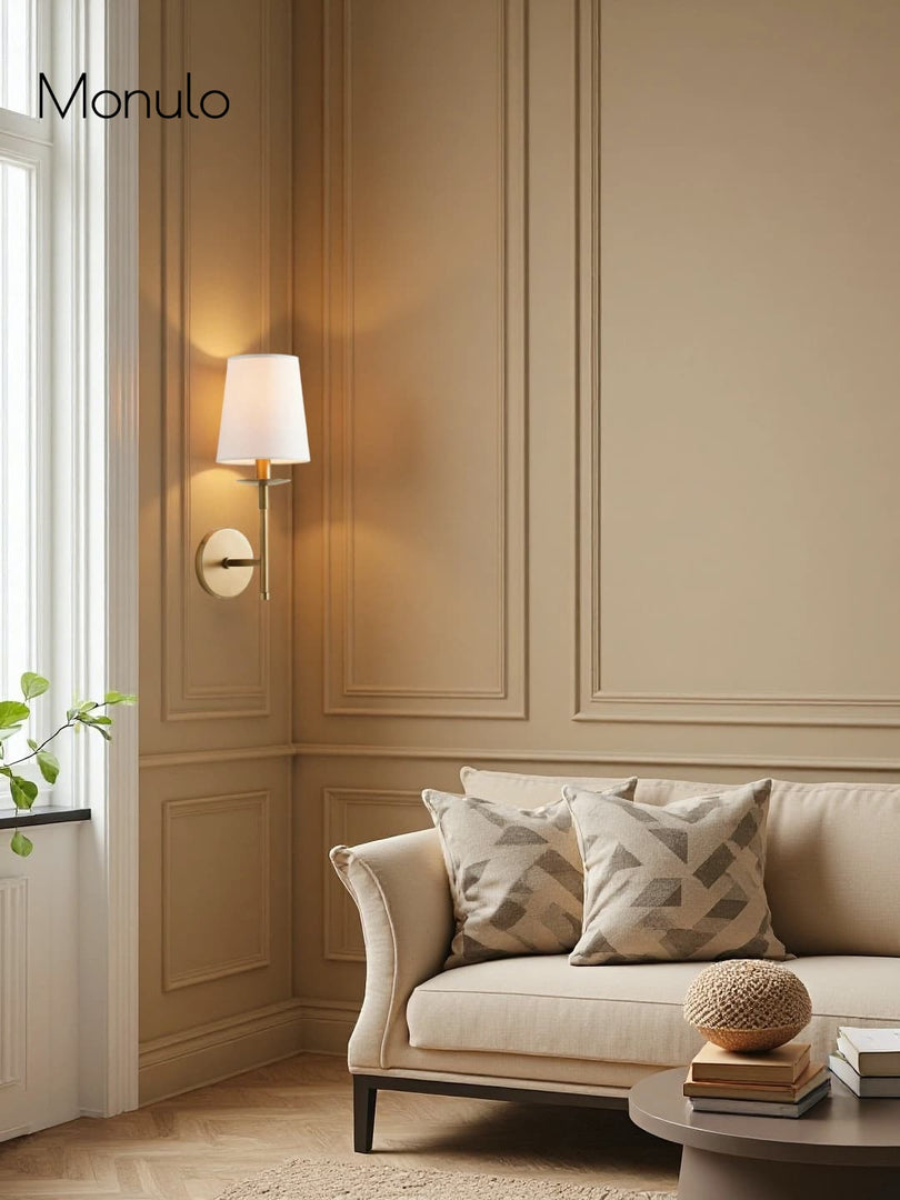 Aplique de pared Rowan Classic Linen - Lámpara de latón con pantalla de tela