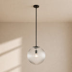 Bild in Gallery-Viewer laden, Bravira gerippte Glas-Pendelleuchte – Messing- und Glas-Pendelleuchte mit Landhausstil