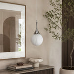 Bild in Gallery-Viewer laden, Ribbed glass pendant in a warm neutral room