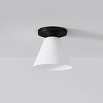 Cargar imagen en el visor de la Galería, Lámpara de techo Conica Cone Flush Mount: lámpara de techo de cristal para espacios modernos
