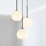 Cargar imagen en el visor de la Galería, Lámpara de araña minimalista de cristal Selvion: luminaria escultural de vidrio artesanal
