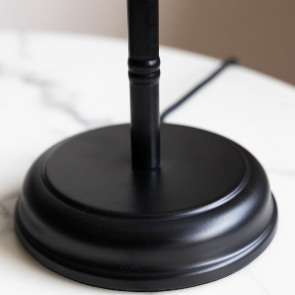 Lampe de Table Élégante Aridia – Base Métallique Élégante et Abat-Jour en Verre pour Espaces Contemporains