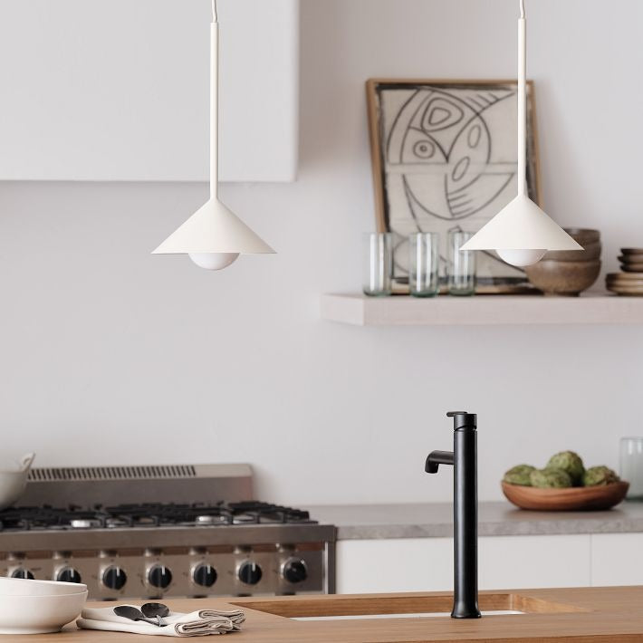 Lámpara colgante cónica de metal Brivana: diseño minimalista moderno para comedores