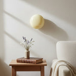 Charger l&#39;image dans la visionneuse de galerie, Applique Globe Lumineuse Coloria — Applique en Verre Opale de Style Contemporain Moderne pour Espaces Intérieurs
