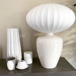 Bild in der Galerieansicht laden, Baiser Tischlampe
