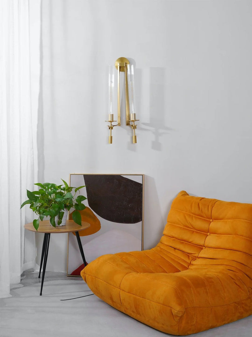 Aplique de pared delgado con cristal acanalado y marco moderno metálico