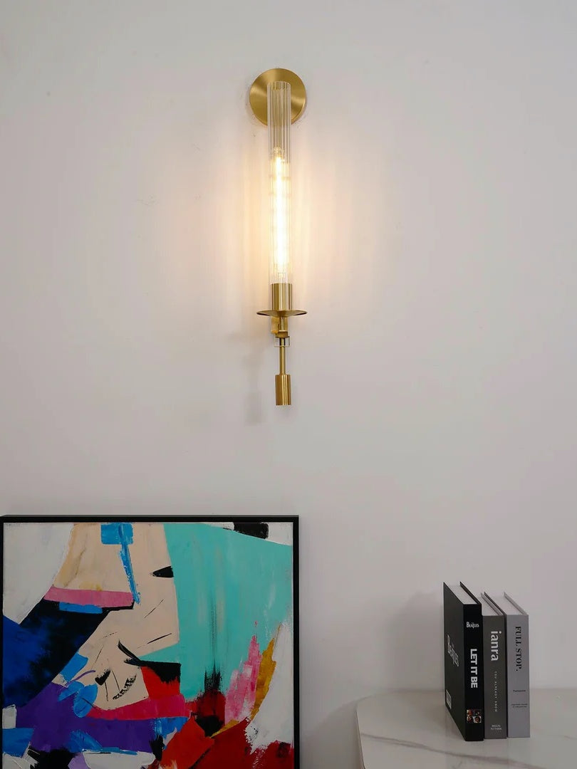 Aplique de pared delgado con cristal acanalado y marco moderno metálico