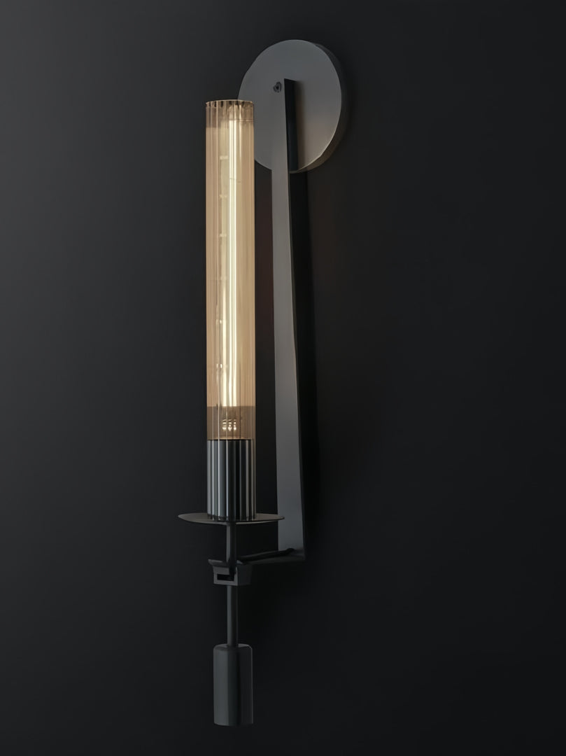 Aplique de pared delgado con cristal acanalado y marco moderno metálico